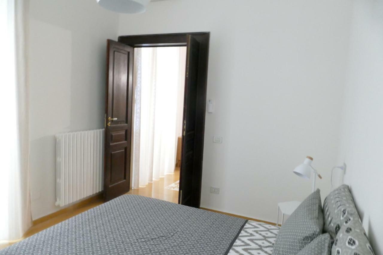 Luxury Manfredi Apartment サレルノ エクステリア 写真