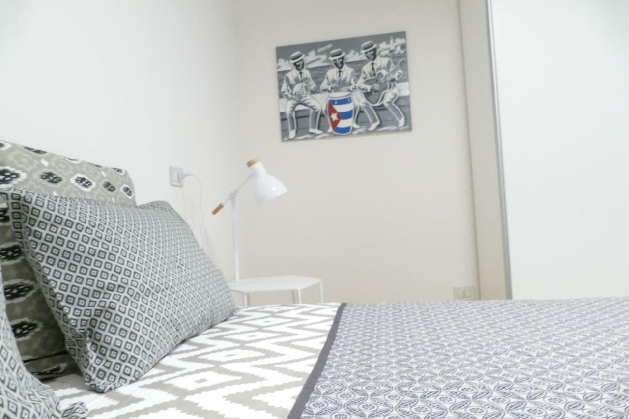 Luxury Manfredi Apartment サレルノ エクステリア 写真